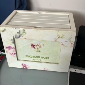 Bowling picture holder